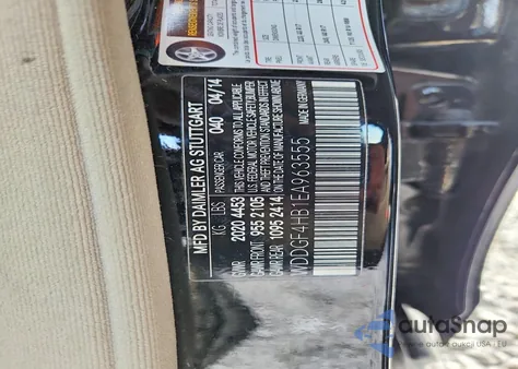 2014 Mercedes-Benz C 250 z USA, uszkodzony, nr VIN WDDGF4HB1EA963555